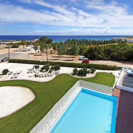 Josephine - Beachfront *