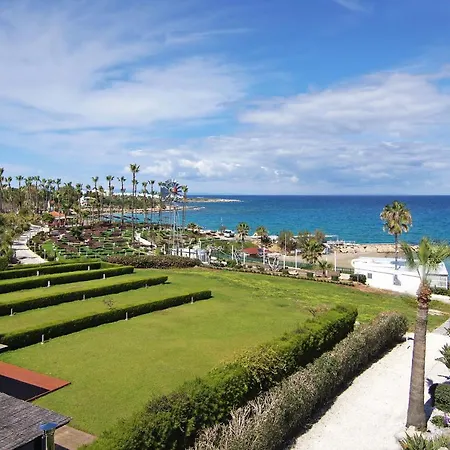 Josephine - Beachfront *