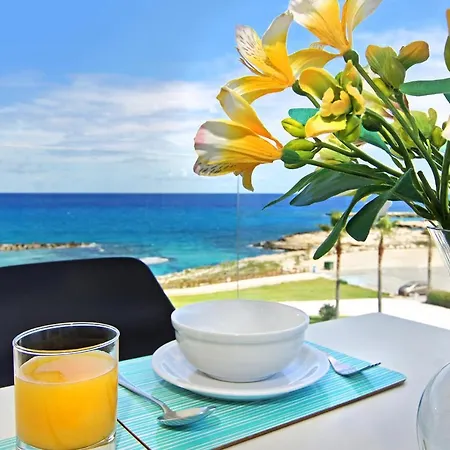 Josephine - Beachfront Apartment