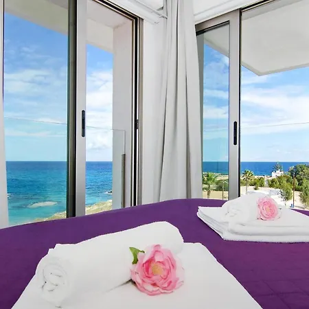 Josephine - Beachfront