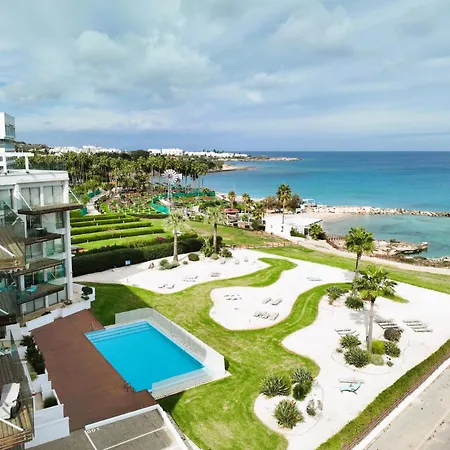 Josephine - Beachfront *