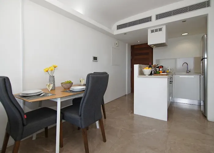 Josephine - Beachfront Daire *